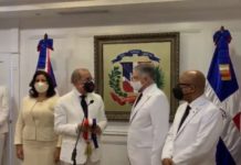 Danilo Medina: “Es un honor entregar esta banda presidencial como símbolo del Poder Ejecutivo”