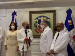 Danilo Medina: “Es un honor entregar esta banda presidencial como símbolo del Poder Ejecutivo”
