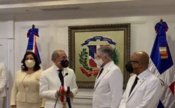 Danilo Medina: “Es un honor entregar esta banda presidencial como símbolo del Poder Ejecutivo”