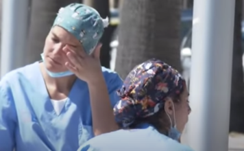 Secuelas psicológicas sin tratar acechan a los sanitarios ante la segunda ola en España