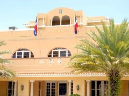 Gobierno destituye embajadores