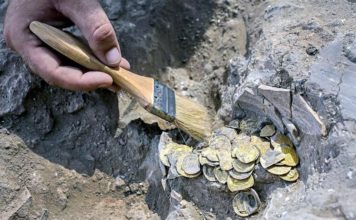 Un grupo de adolescentes encontró las monedas que datan del Califato Abasí de hace mil 100 años