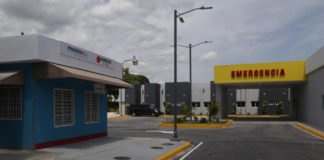 Presidente entrega Hospital San Bartolomé, Escuela Vocacional y Puesto de Chequeo Vicente Noble