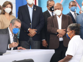 Abinader acude a jornada afiliación de 2 millones de personas a Senasa