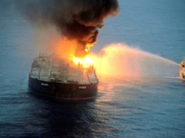 Temor de una nueva marea negra en el Índico por incendio de un petrolero