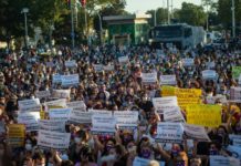 Las mujeres turcas defienden un convenio contra la violencia de género amenazado por el gobierno