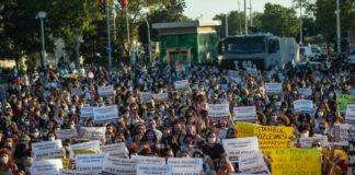 Las mujeres turcas defienden un convenio contra la violencia de género amenazado por el gobierno