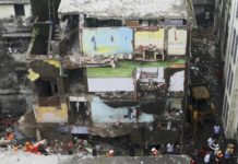 Diez muertos en el derrumbe de un edifico en India