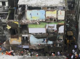 Diez muertos en el derrumbe de un edifico en India