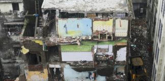 Diez muertos en el derrumbe de un edifico en India