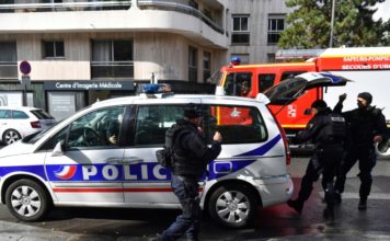 Dos heridos en París en un ataque con cuchillo frente a la antigua sede de revista Charlie Hebdo