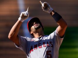Pujols dispara su jonrón 660 e iguala con Willie Mays