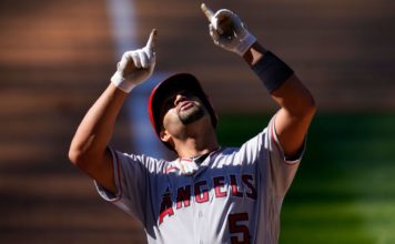 Pujols dispara su jonrón 660 e iguala con Willie Mays