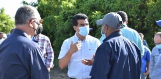 Wellington Arnaud supervisa sistemas de agua potable y alcantarillados en El Seibo