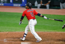 Ramírez guía a los Indios a los playoffs con jonrón decisivo