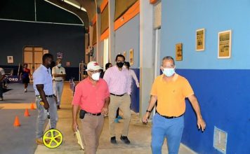Juan Vila se reune con ingenieros y arquitectos de MIDEREC en La Barranquita