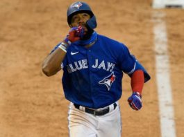 Teoscar Hernández aterriza en Seattle desde los Blue Jays