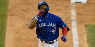 Teoscar Hernández aterriza en Seattle desde los Blue Jays