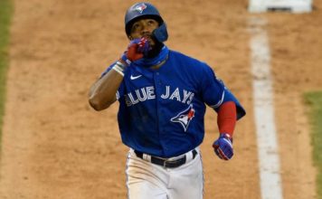 Teoscar Hernández aterriza en Seattle desde los Blue Jays