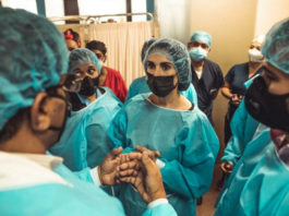 Primera dama visita hospitales, orfanato y hospicio en Santiago