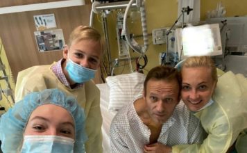 Hallados restos de Novichok en una botella del hotel donde estuvo Navalni, según su entorno