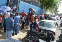 Decenas de dominicanos acuden a afiliarse al SENASA