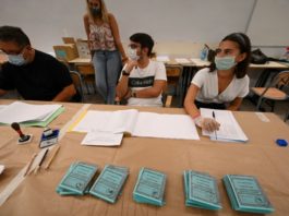 Italia aprueba en referéndum la reducción del número de parlamentarios
