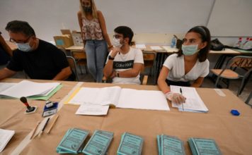 Italia aprueba en referéndum la reducción del número de parlamentarios