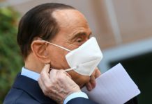 Berlusconi, ingresado por covid-19, sale del hospital