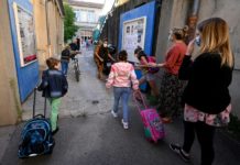 Los europeos vuelven a clase tras seis meses caóticos por el coronavirus