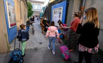 Los europeos vuelven a clase tras seis meses caóticos por el coronavirus