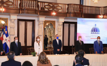 Presidente invita al sector privado a presentar proyectos