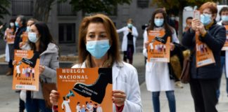 Huelga de los médicos de la sanidad pública en España en plena pandemia del covid-19