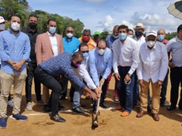 Dan primer picazo para campo de fútbol de Jarabacoa