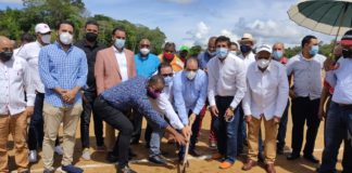 Dan primer picazo para campo de fútbol de Jarabacoa