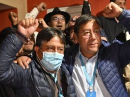 Candidato del MAS celebra triunfo a espera de resultados oficiales en Bolivia