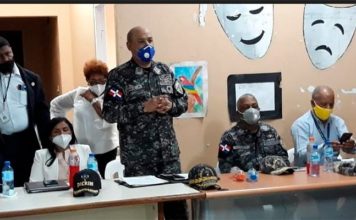 Director regional Santo Domingo Oriental sostiene encuentro con los líderes comunitarios de SDE