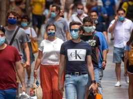 Madrid prohíbe reuniones entre medianoche y 6 de la mañana para combatir el virus