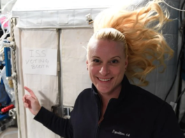 Desde el espacio, mujer astronauta vota para las elecciones de Estados Unidos