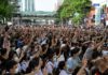 Cientos de manifestantes prodemocracia desoyen la prohibición y protestan en Tailandia