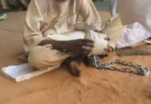 El horror de las escuelas donde se encadena a los niños