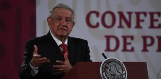 Facebook es más popular; Twitter está dirigido a las clases media y alta: AMLO