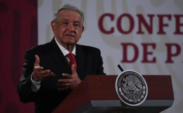Facebook es más popular; Twitter está dirigido a las clases media y alta: AMLO