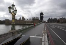 Prohíben en Londres las reuniones en espacios cerrados para frenar la pandemia