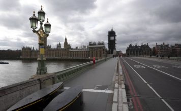 Prohíben en Londres las reuniones en espacios cerrados para frenar la pandemia
