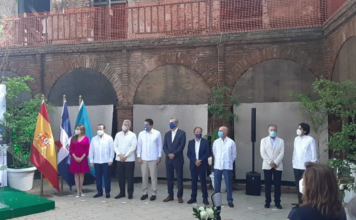 Luis Abinader da primer picazo para construcción de hotel en Zona Colonial