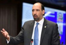 Henry Merán inscribe su candidatura a Defensor del Pueblo