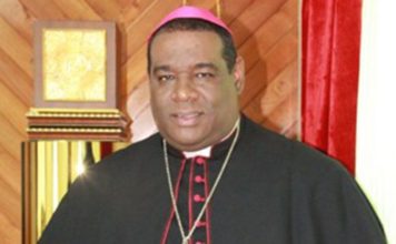 Monseñor Jesús Castro afirma levantar toque de queda en Navidad es un arma letal para dominicanos