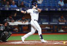 Leones anuncian al inicialista Nate Lowe