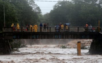 Eta toca tierra a lo largo de la costa centro-sur de Cuba